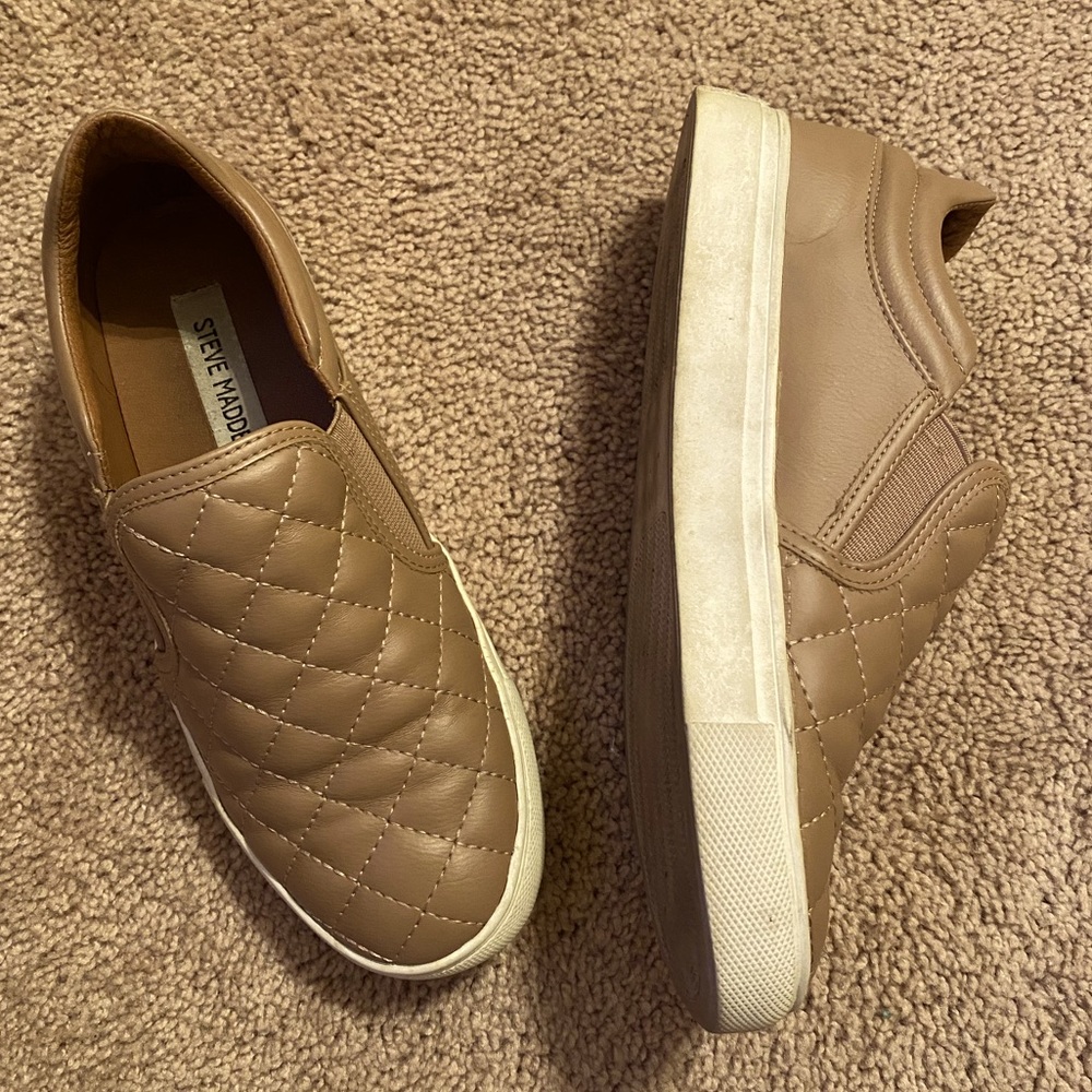 Steve Madden women slip ons (size 7)